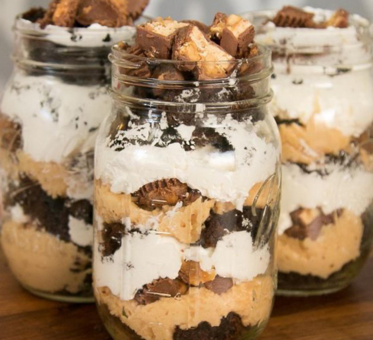 Tazas de mantequilla de maní con galletas